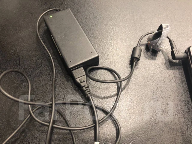 Asus X550L. 15.6", 1,7����, ��� 4 ��, ���� 500���, WiFi: 1, Bluetooth: 1, ����������� �� 2��. ����