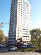 2-комнатная, улица Русская 51в. Вторая речка, проверенное агентство, 44 кв. м. Дом снаружи