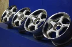 Desmond. 8.0/9.0x17", 5x114.3, ET30/35. ��� ����� �� ������������ ����
