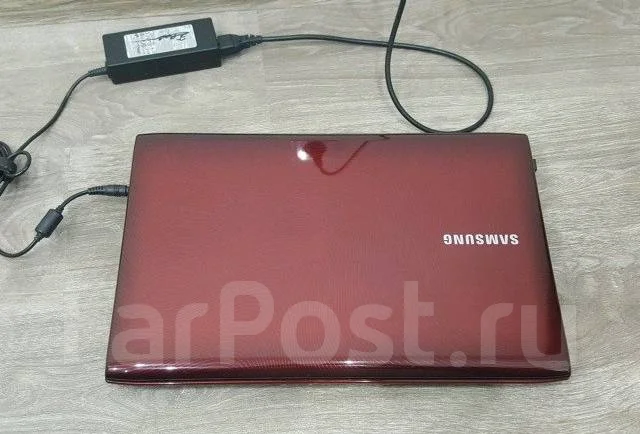 Samsung R780. 17.3", 2,2����, ��� 4 ��, ���� 320���, WiFi: 1, Bluetooth: 1, ����������� �� 2��. ����