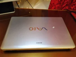 Sony VAIO VPC-EB. 15.6", 2,3����, ��� 4 ��, ���� 500���, WiFi, Bluetooth, ����������� �� 10��. ����