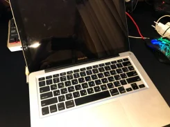 Apple MacBook Pro 13 2010 Mid MC375. 13.3", 2,4����, ��� 4 ��, ���� 1 000���, WiFi, Bluetooth, ����������� �� 8��.