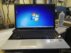 Samsung 300E7A. 17.3", 2,7����, ��� 4 ��, ���� 320���, WiFi, Bluetooth, ����������� �� 2��. ����