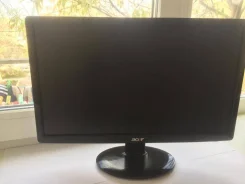 Acer. 18.5", ���������� �� (LCD)