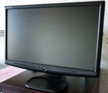 eMachines. 18.5", технология ЖК (LCD)