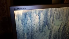 Samsung. 19", ���������� �� (LCD)