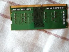 SO-DIMM DDR4.