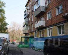 1-комнатная, улица Адмирала Юмашева 16б во Владивостоке 1-комнатная, улица Адмирала Юмашева 16б. Баляева, 35,0 кв. м. Дом снаружи