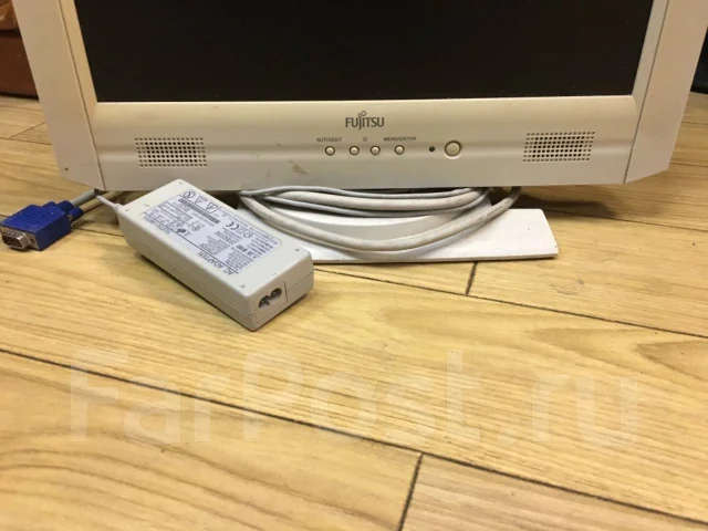 Fujitsu. 16.5" ����