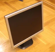 LG. 17", ���������� �� (LCD)