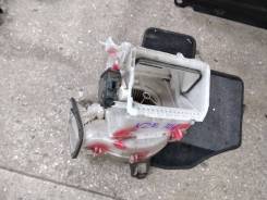 Корпус моторчика печки. Toyota: Premio, Allion, Auris, Blade, Corolla Axio, Corolla Fielder, Corolla, Corolla Rumion Двигатели: 1NZFE, 2ZRFE, 3ZRFAE...