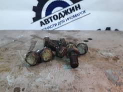 Болт маховика.