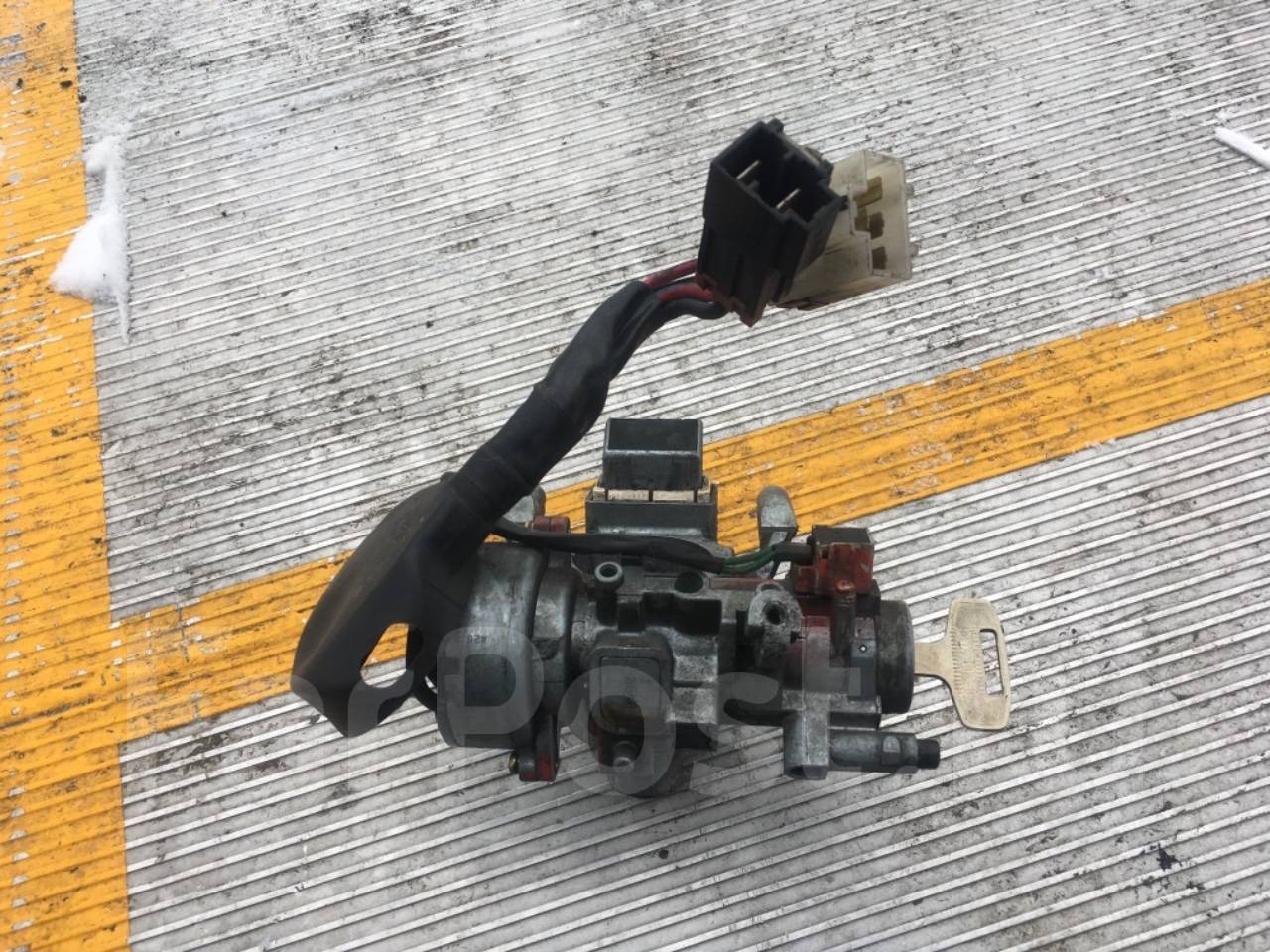 Замок зажигания mitsubishi canter 4d33. Замок зажигания митсубиси кантер. Замок зажигания кантер. Ключ зажигания митсубиси кантер. Замок двери fuso canter.