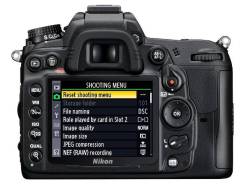 Nikon D7000 Kit. 15 - 19.9 Мп, зум: 10х