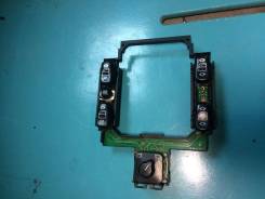 Кнопка стеклоподъемника. Mercedes-Benz C-Class, S202, W202 Двигатели: M104, M111E18, M111E20, M111E20ML, M111E22, M111E23, M111E23ML, OM601, OM604D20...