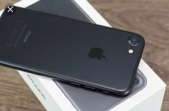 Apple iPhone 7. �����, 32 ��, ������, 4G LTE, ����������