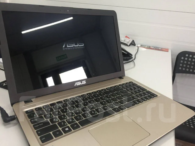 Asus VivoBook X540SA. 15.6", 1,6����, ��� 2048 ��, ���� 465���, WiFi: 1 ����