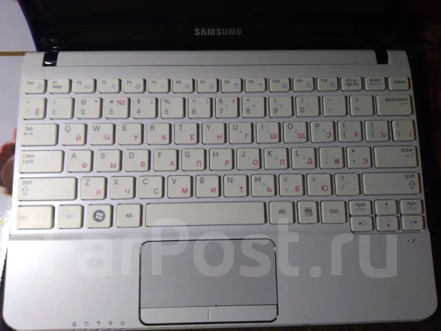Samsung NC110. 10.1", 1,6����, ��� 1024 ��, ���� 250���, WiFi: 1, Bluetooth: 1, ����������� �� 4��. ����