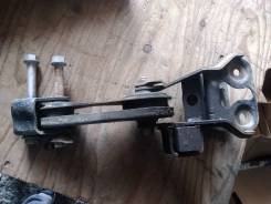 Подушка двигателя. Toyota Prius, NHW20