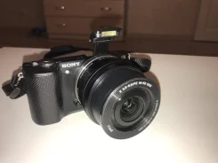Sony Alpha ILCE-5000 Kit. 20 � ����� ��, ���: 3� ����