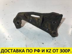 Кронштейн двигателя правый Daihatsu Charade G102S HCE T8256 в Омске Кронштейн опоры двигателя. Daihatsu Charade, G102S HCE