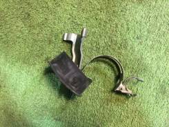 Крепление топливного фильтра. Subaru Alcyone, CXD, CXW Subaru Forester, SF5, SF9, SG5, SG9, SG9L Subaru Legacy, BC3, BD2, BD3, BD4, BD5, BD9, BG2, BG3...