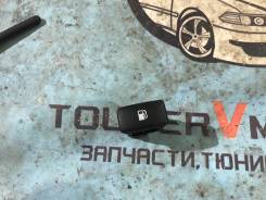 Кнопка открывания бензобака. Toyota Crown Majesta, GRS180, GRS181, GRS182, GRS183, GRS184, URS206, UZS186, UZS187, UZS207 Toyota Crown, ARS210, AWS210...