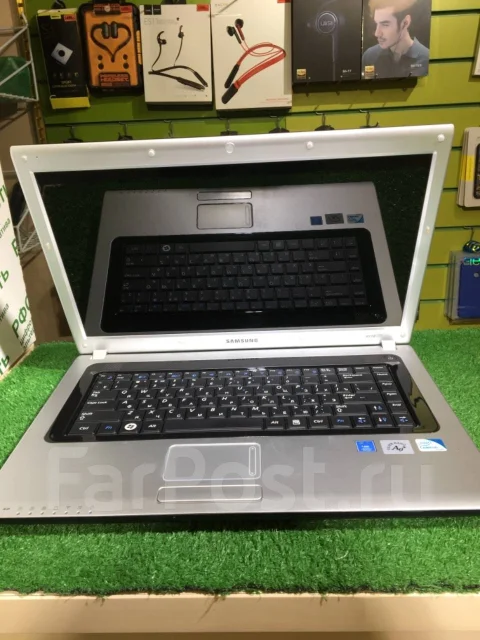 Samsung R518. 15.6", 2,2����, ��� 2048 ��, ���� 320���, WiFi: 1, Bluetooth: 1, ����������� �� 3��. ����