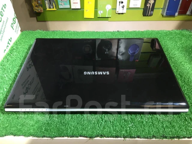 Samsung R518. 15.6", 2,2����, ��� 2048 ��, ���� 320���, WiFi: 1, Bluetooth: 1, ����������� �� 3��. ����