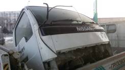 Стекло лобовое. Nissan Atlas