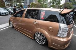 Лючок топливного бака. Toyota Wish, ZNE14G, ANE11W, ANE10G, ZNE10G Двигатели: 1ZZFE, 1AZFSE