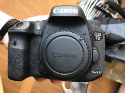 Canon EOS 7D Mark II Body. 20 � ����� �� ����