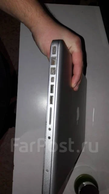 Apple MacBook. 15.6", ��� 8 ��, ���� 240���, WiFi: 1, Bluetooth: 1 ����