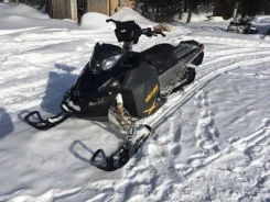 BRP Ski-Doo Summit ����