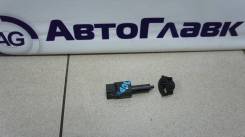 Концевик под педаль тормоза. Nissan: NV350 Caravan, Maxima, Altima, NV200, Almera, Xterra, Caravan, Bluebird Sylphy, Cedric, Silvia, Tino, Cima, Stage...