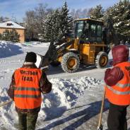 Уборка снега с кровли, очистка территорий и вывоз снега.