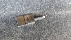 Концевик под педаль тормоза. Infiniti: QX56, M45, Q40, QX50, Q45, FX35, EX25, FX37, QX70, G25, Q60, FX45, EX35, EX37, FX30d, G35, FX50, M35, G37 Nissa...