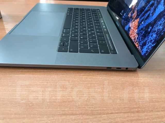 Apple MacBook Pro 15 2017 Mid. 15.6", ��� 16 ��, ���� 512���, WiFi: 1, Bluetooth: 1, ����������� �� 10��. ����