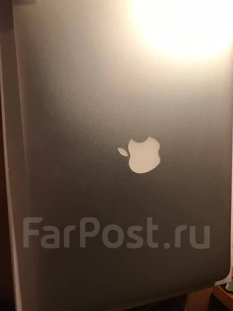 Apple MacBook Air 13 2015 Early. 13.3", 1,6����, ��� 256 �� � ������, ���� 8���, WiFi: 1, Bluetooth: 1, ����������� �� 12��. ����