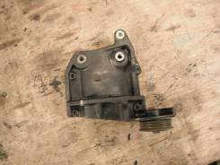 Крепление компрессора кондиционера. Mitsubishi Delica, PD8W, PE8W, PF8W Двигатель 4M40