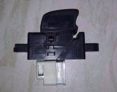 Кнопка стеклоподъемника. Nissan: X-Trail, NV350 Caravan, Hardbody, King Cab, Elgrand, Presage, Avenir, NP300, Sunny, Almera, March Box, Skyline, Patro...