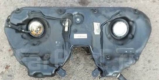 Левый модель бака w211. Бак 211 мерседеса. Бак 211 мерседеса. Бензобак джили мк. Бензобак на 211 мерседес.