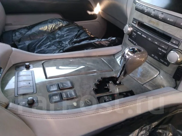 Lexus LS600h ����