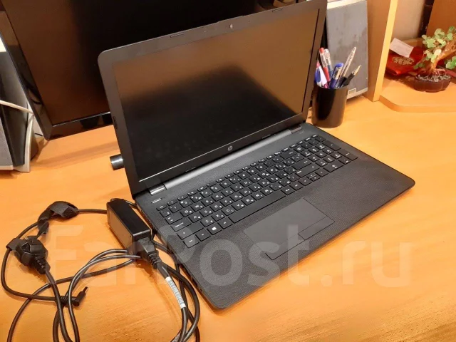 HP 15-bw592ur. 15.6", 1,5����, ���� 500���, WiFi: 1, Bluetooth: 1, ����������� �� 4��. ����