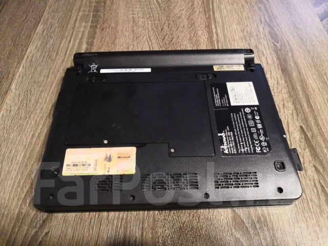 Lenovo IdeaPad S10. 10.2", 1 600����, ��� 1024 ��, ���� 130���, WiFi: 1, Bluetooth: 1, ����������� �� 3��. ����