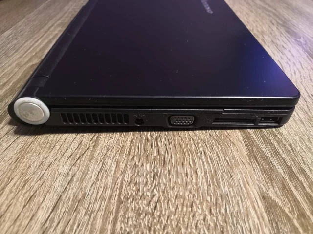 Lenovo IdeaPad S10. 10.2", 1 600����, ��� 1024 ��, ���� 130���, WiFi: 1, Bluetooth: 1, ����������� �� 3��. ����