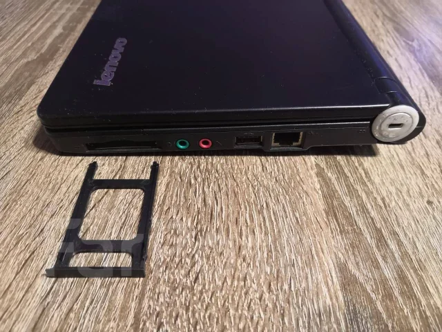 Lenovo IdeaPad S10. 10.2", 1 600����, ��� 1024 ��, ���� 130���, WiFi: 1, Bluetooth: 1, ����������� �� 3��. ����
