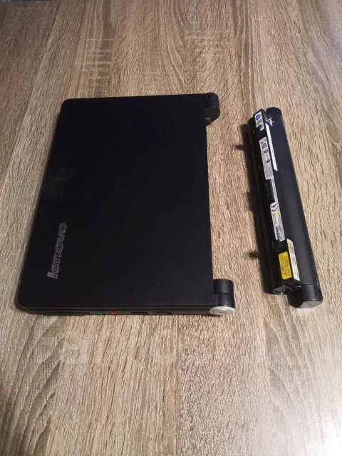 Lenovo IdeaPad S10. 10.2", 1 600����, ��� 1024 ��, ���� 130���, WiFi: 1, Bluetooth: 1, ����������� �� 3��. ����