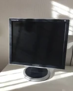 Samsung. 17", ���������� �� (LCD)