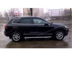 Ветровик на дверь. Volkswagen Touareg, 7P5 Двигатели: CASA, CASD, CATA, CGEA, CGFA, CGNA, CGRA, CJGD, CJMA, CKDA, CMTA, CNRB, CRCA